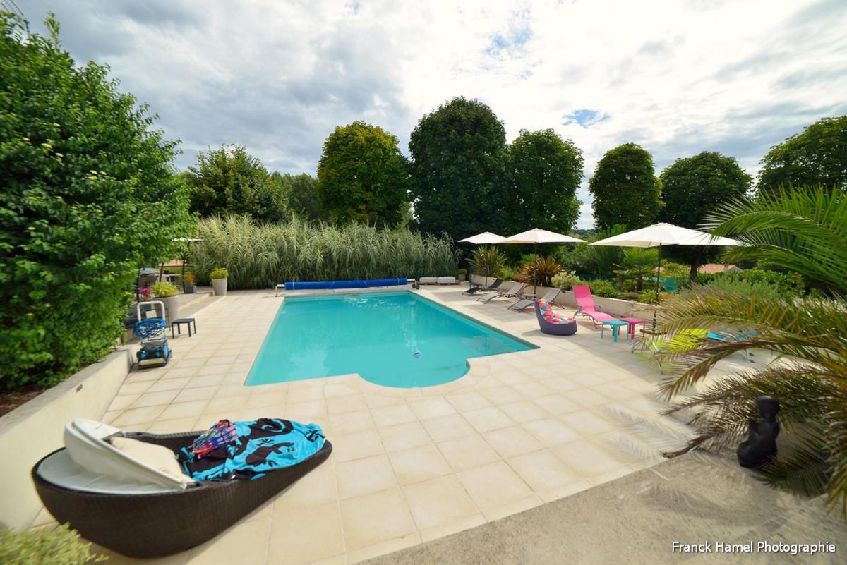 Le Clos Des Oiseaux Saintes Exteriör bild