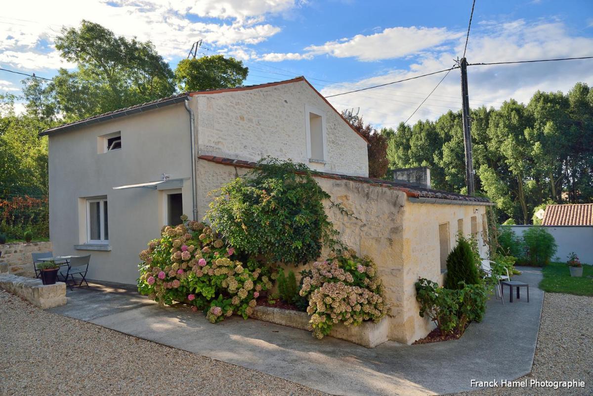 Le Clos Des Oiseaux Saintes Exteriör bild