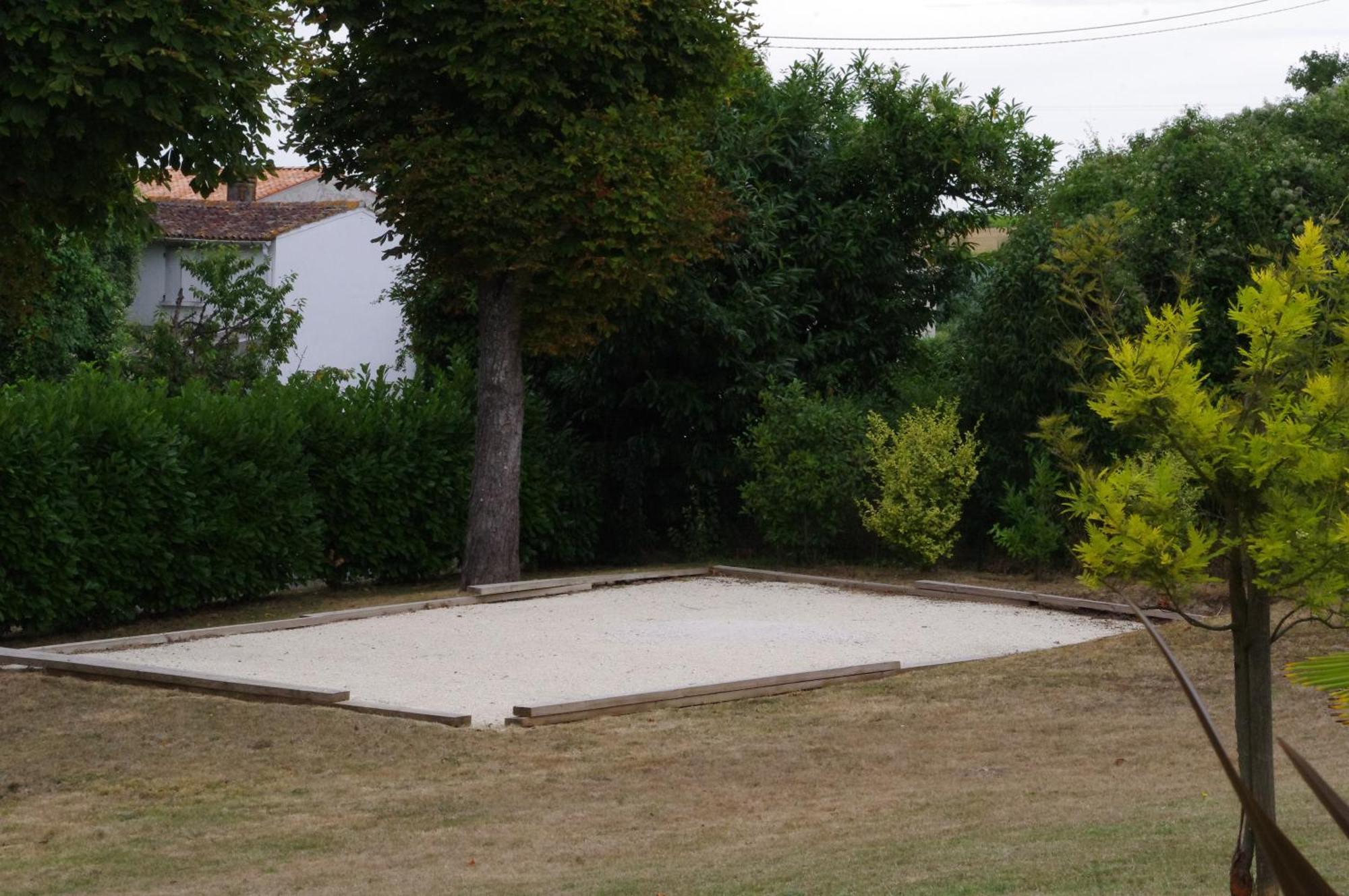 Le Clos Des Oiseaux Saintes Exteriör bild
