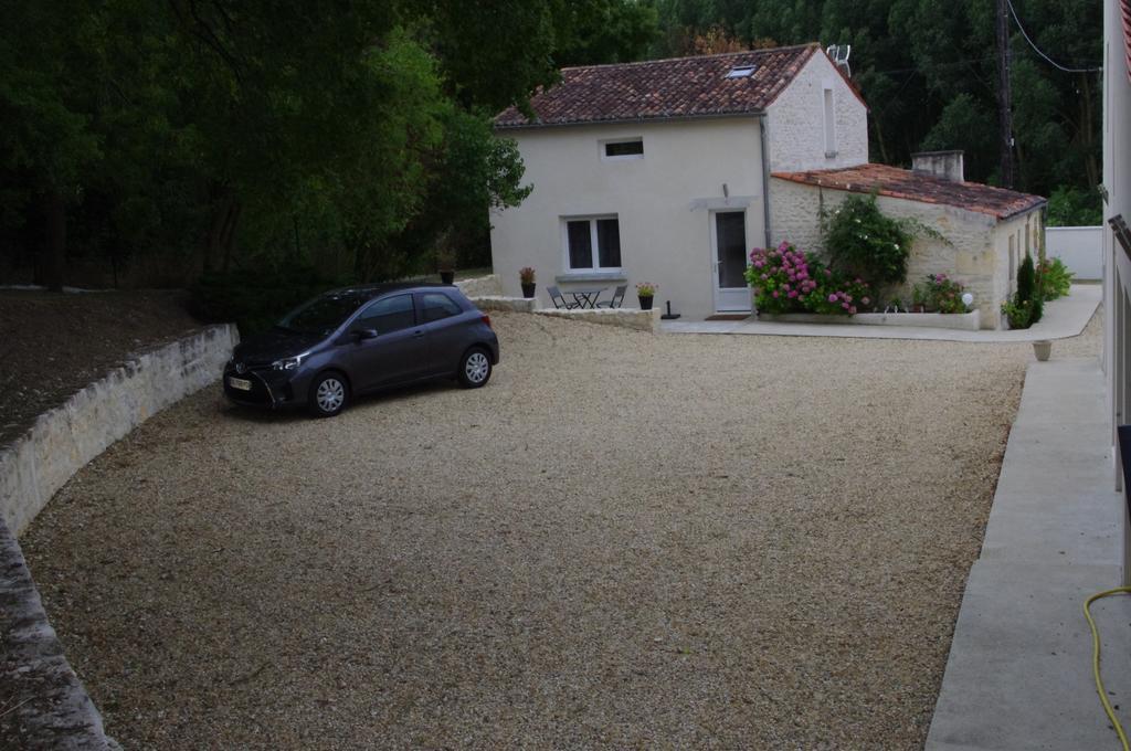Le Clos Des Oiseaux Saintes Exteriör bild