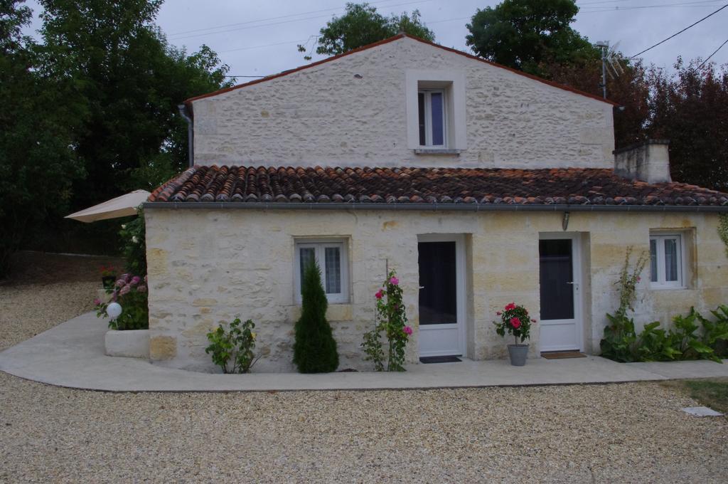 Le Clos Des Oiseaux Saintes Exteriör bild
