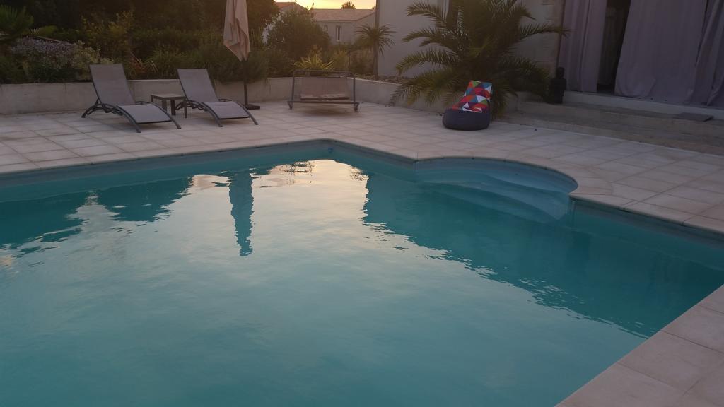 Le Clos Des Oiseaux Saintes Exteriör bild